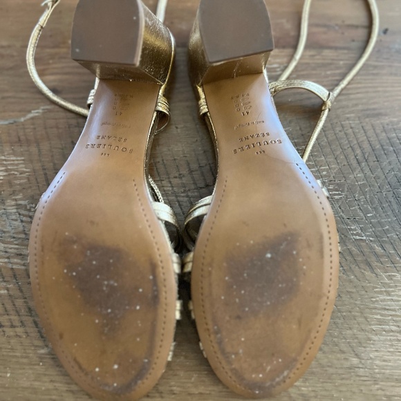 Elegant Gold Women's Sandals - Picture 2 of 3